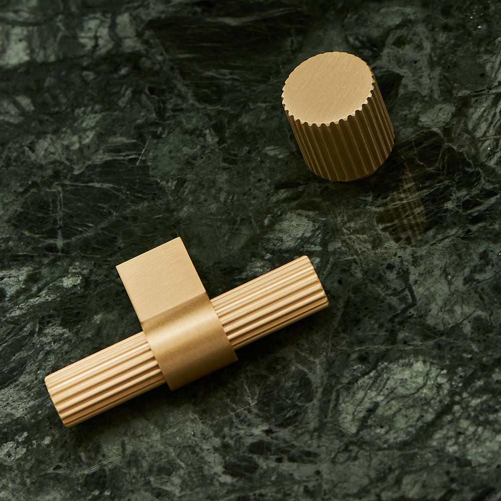 Knop T Helix Stripe - Messing