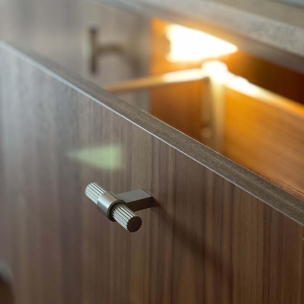 Knop T Helix Stripe - Rustfrit Stål Finish