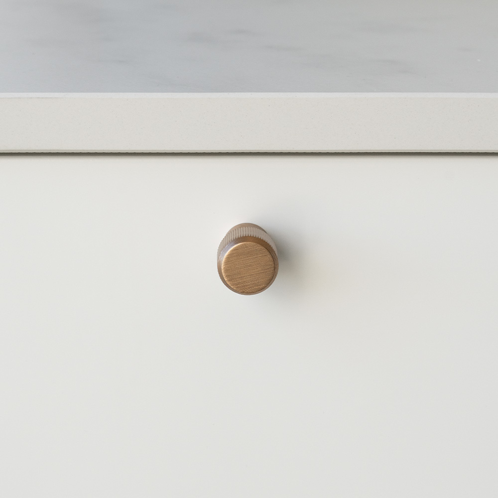 Knop Brooklyn Ø20mm - Mørk Børstet Messing