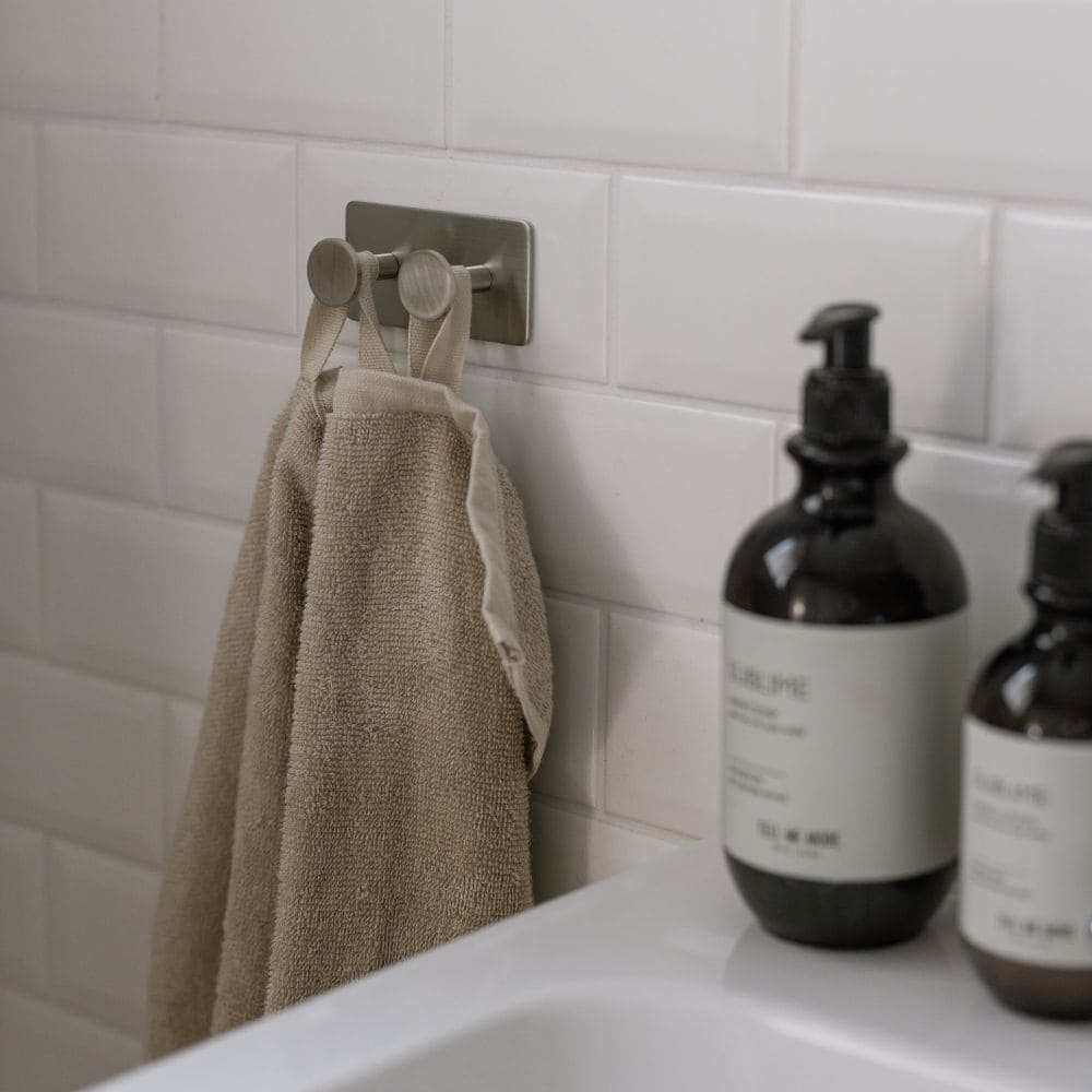 Håndklædekrog Base 210 2-Knage - Børstet Rustfrit Stål Finish