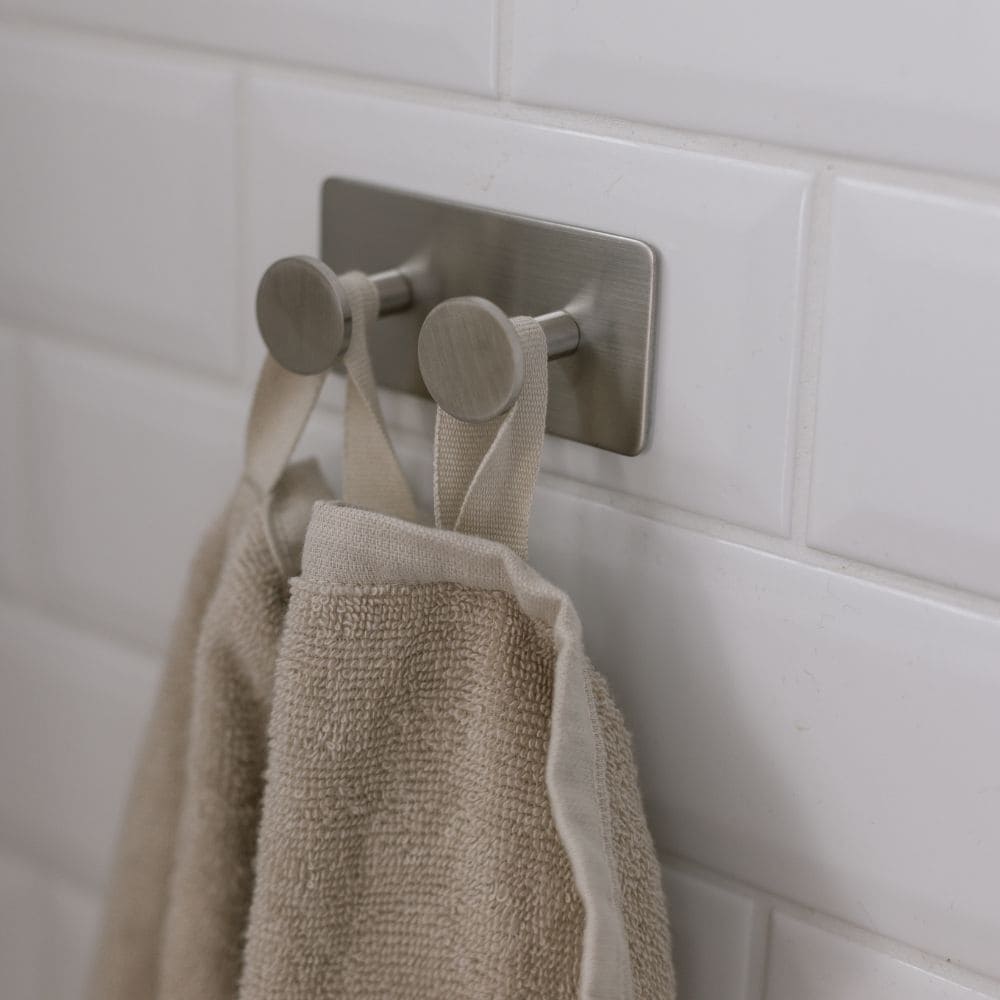 Håndklædekrog Base 210 2-Knage - Børstet Rustfrit Stål Finish