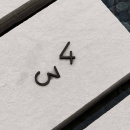 Husnummer Contemporary - 4 - Sort