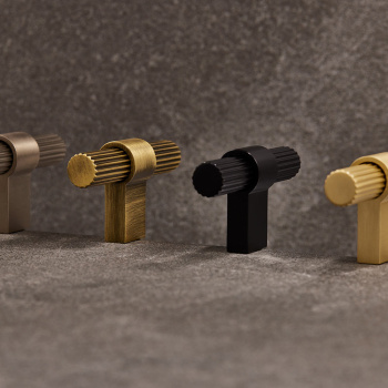 Knop T Helix Stripe - Messing