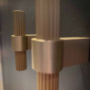 Knop T Helix Stripe - Messing