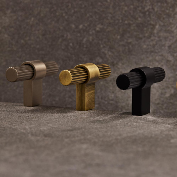 Knop T Helix Stripe - Rustfrit Stål Finish