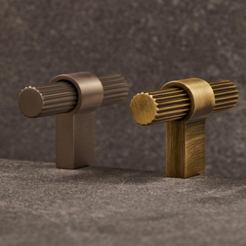 Knop T Helix Stripe - Rustfrit Stål Finish