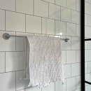 Base 100 Håndklædestang - Børstet Rustfrit Stål Finish