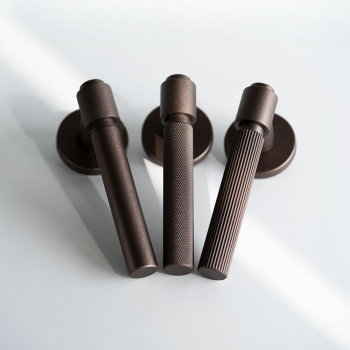 Dørhåndtag Helix 200 Plain - Mørk Bronze