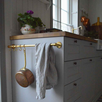 Køkkenstang Aveny - 600mm - Komplet - Poleret Ubehandlet Messing
