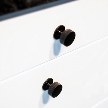 Knop Crest - Mat Sort