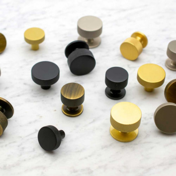 Knop Crest - Mat Sort